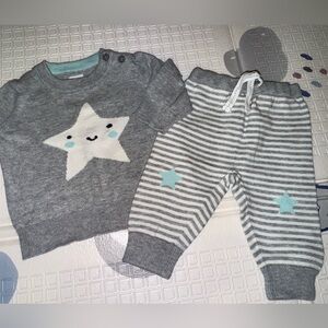 Baby Gap Unisex Star Sweater 2 Piece Set with Adorable Smiling Star 0-3 Months